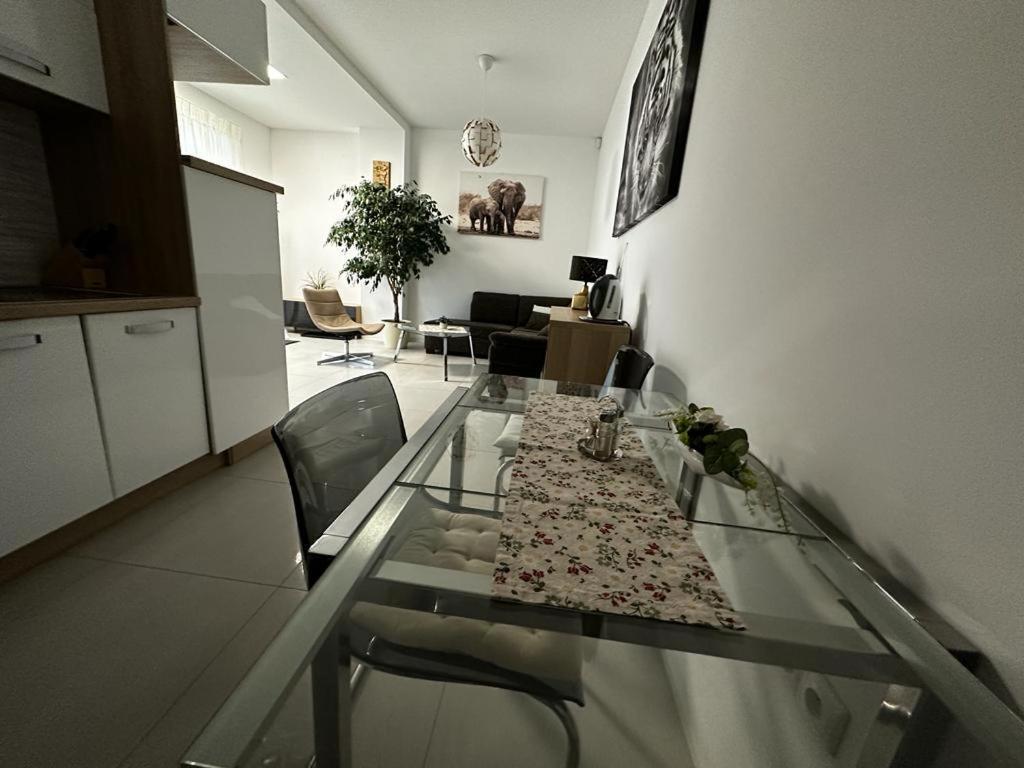 Apartman Lodenica Piest'any Luaran gambar