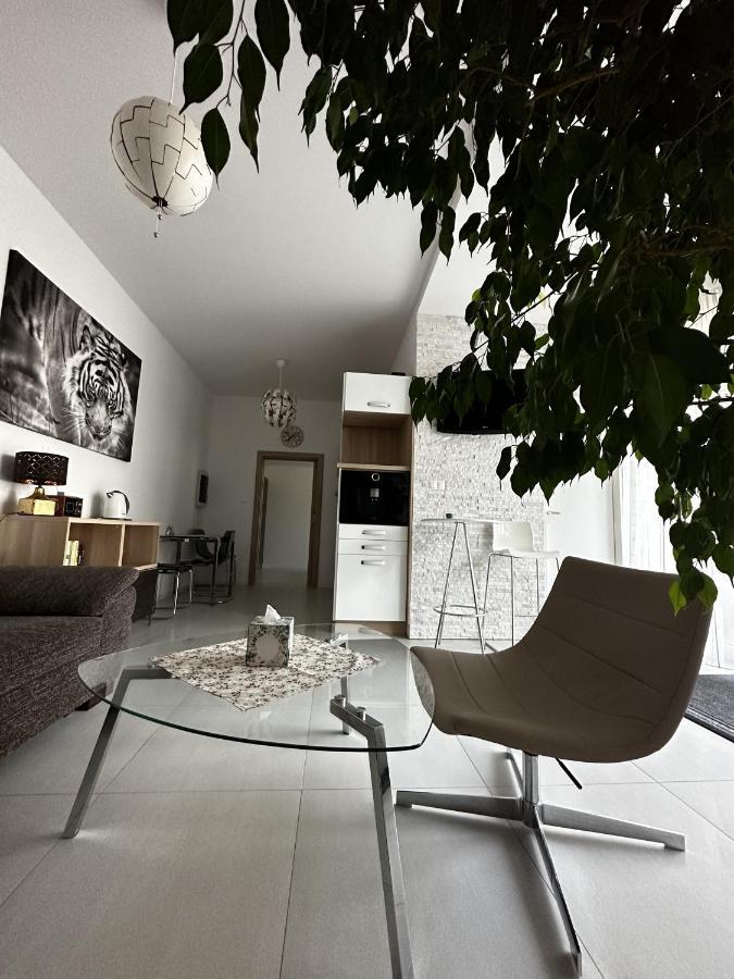 Apartman Lodenica Piest'any Luaran gambar