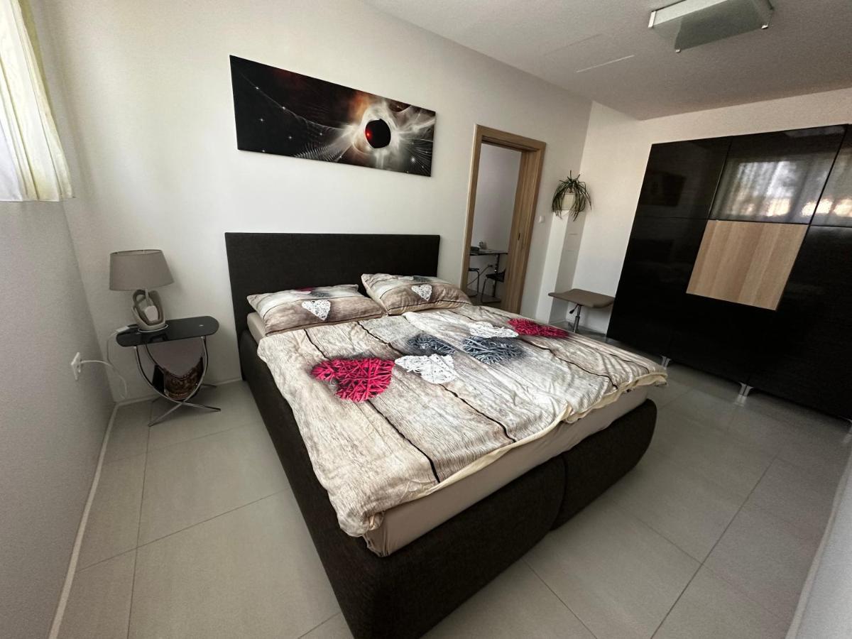 Apartman Lodenica Piest'any Luaran gambar