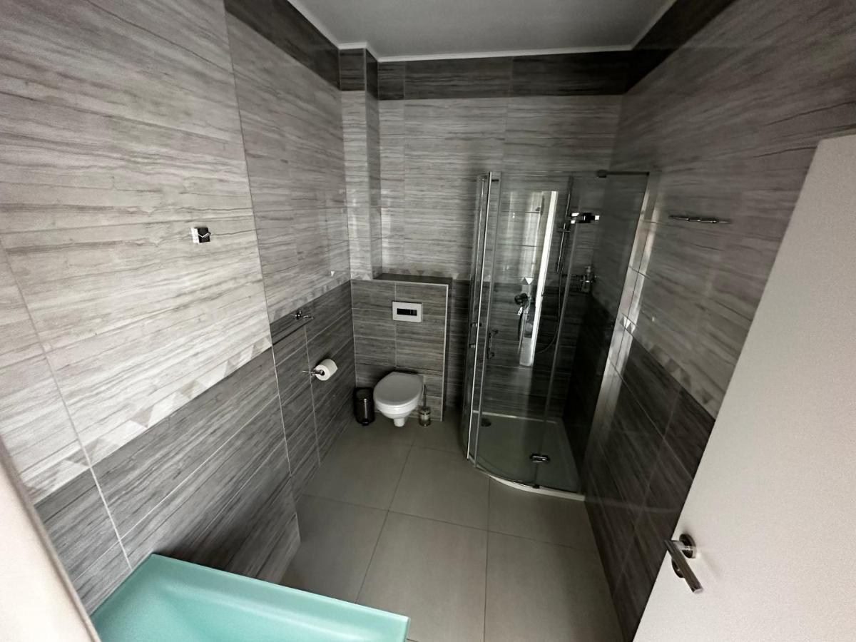 Apartman Lodenica Piest'any Luaran gambar